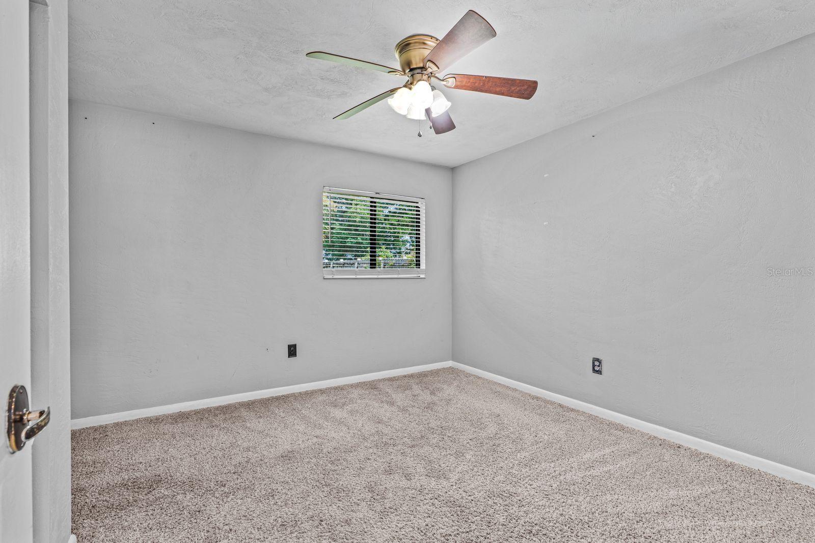 54 WHITE HALL DR — photo 12