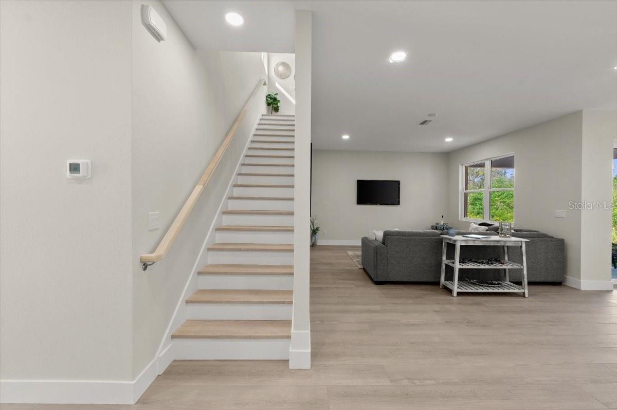 72 AURORA AVE — photo 10