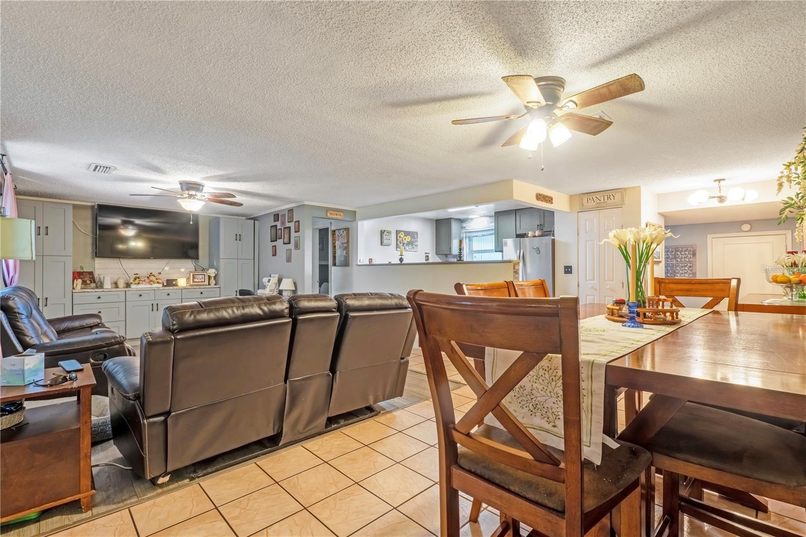 246 ANGELES RD — photo 11