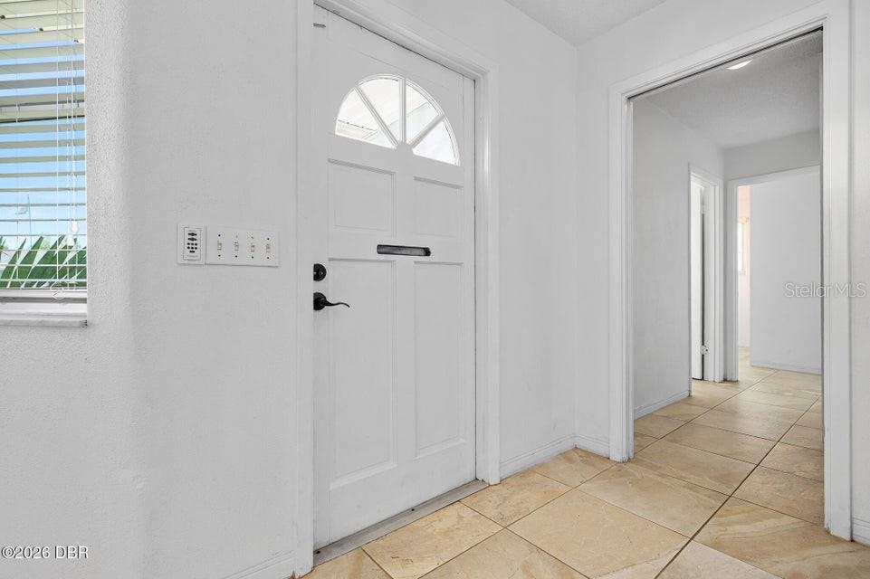 190 ELLICOTT DR — photo 7