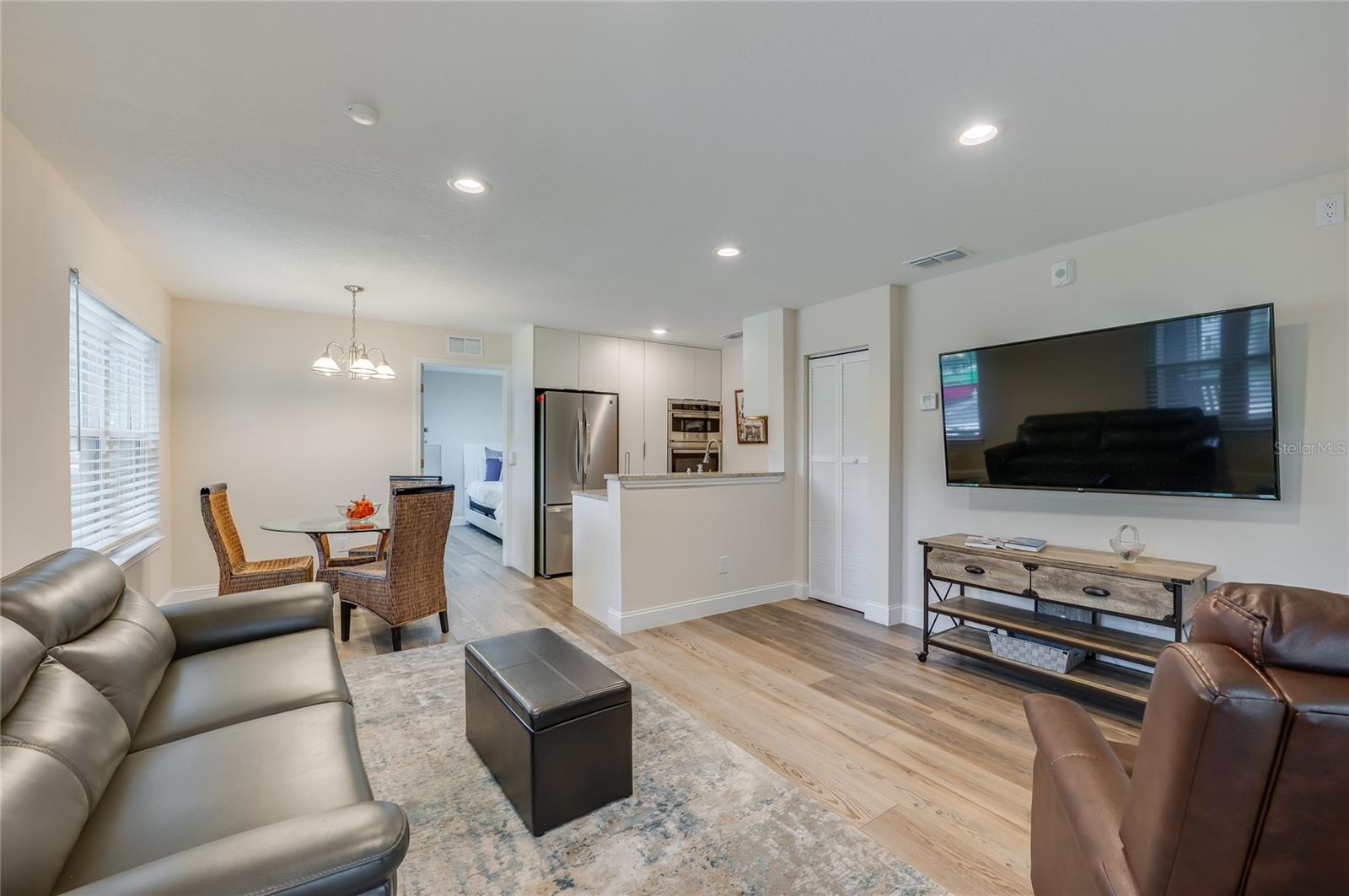 2592 GRASSY POINT DR #110 — photo 4