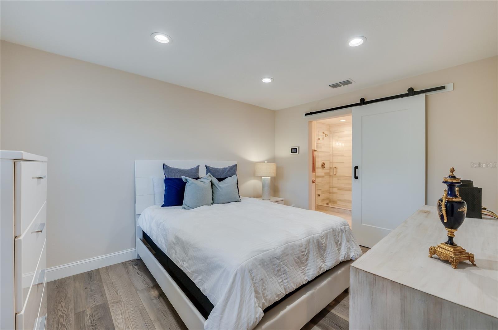2592 GRASSY POINT DR #110 — photo 10