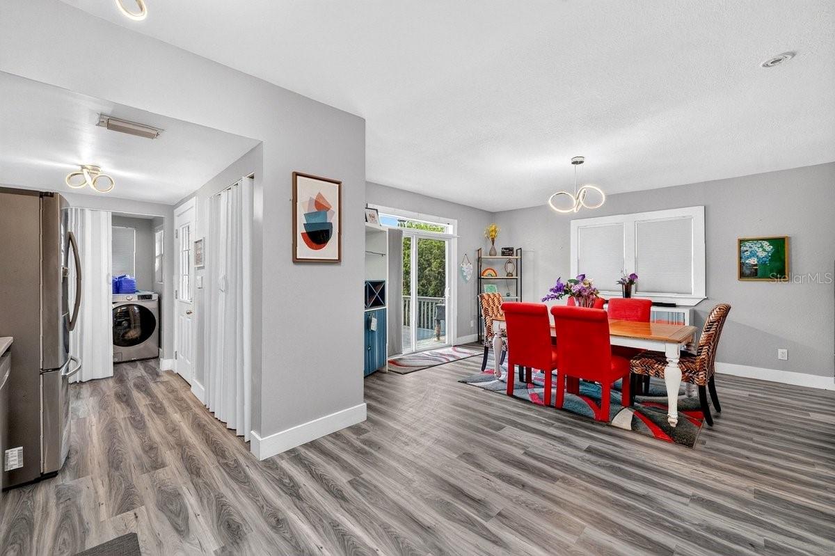 928 N OLEANDER AVE — photo 12