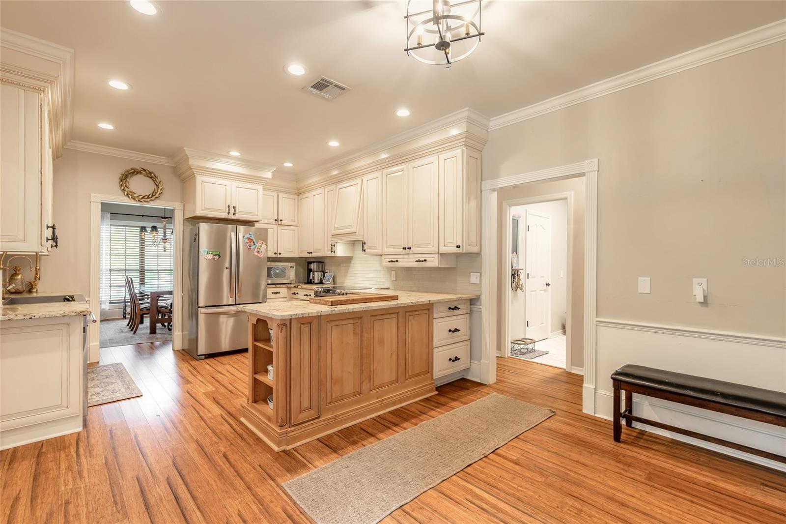 208 W STETSON AVE — photo 8