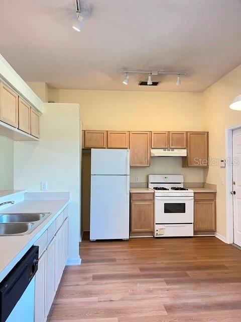 430 BERWICK CIR — photo 3