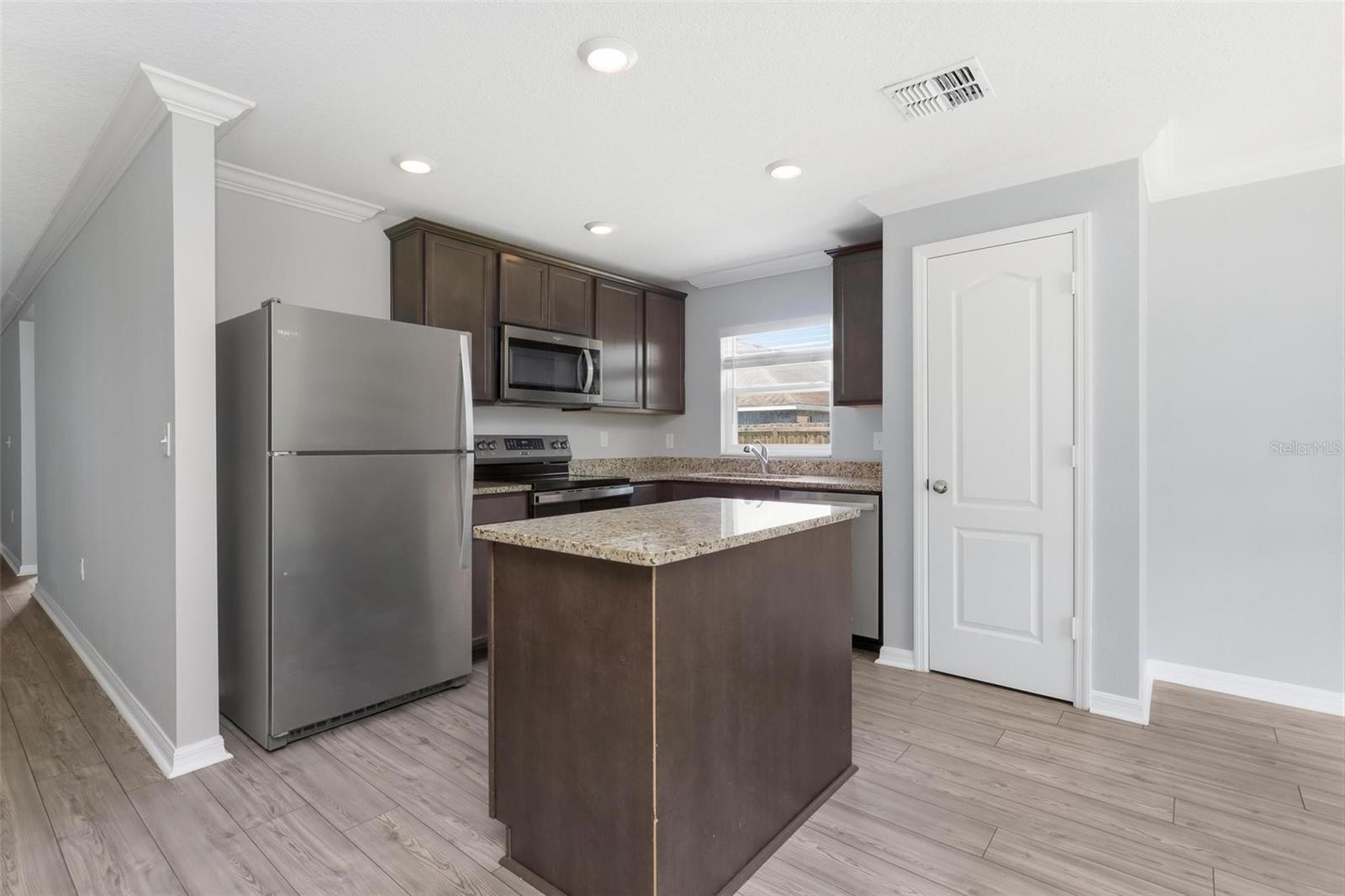 3477 COACHMAN DR — photo 10