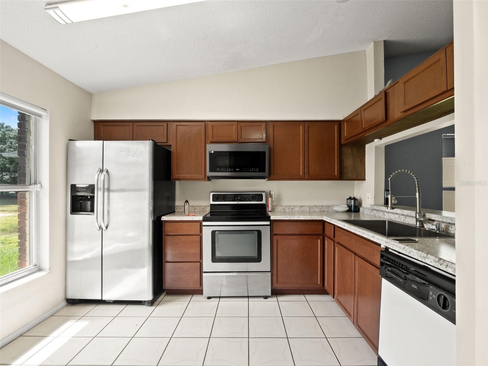 8937 VALENCIA GARDENS DR — photo 6